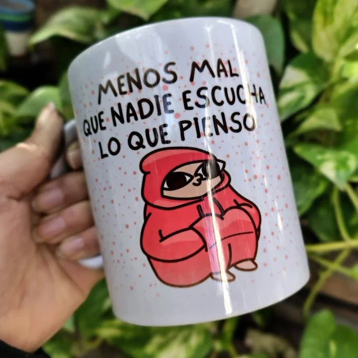 Taza Menos mal que nadie escucha lo que pienso